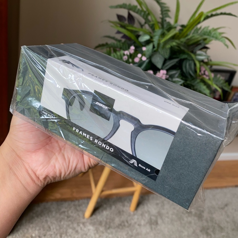 BNIB BOSE (rondo frames) SPEAKER SUNGLASSES